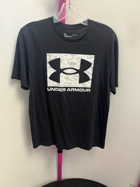 Under Armour Black Short-Sleeve Logo Tee with Gray Camo Print